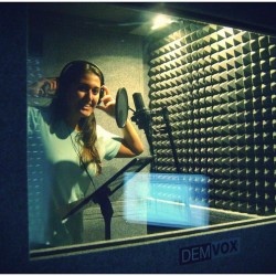 Ana Viñuela - ECO100-1